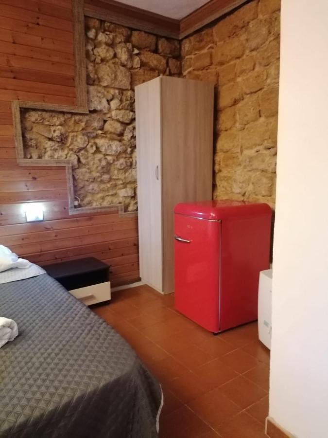 Le Stanze Di Luisa Hotel Agrigento Bagian luar foto